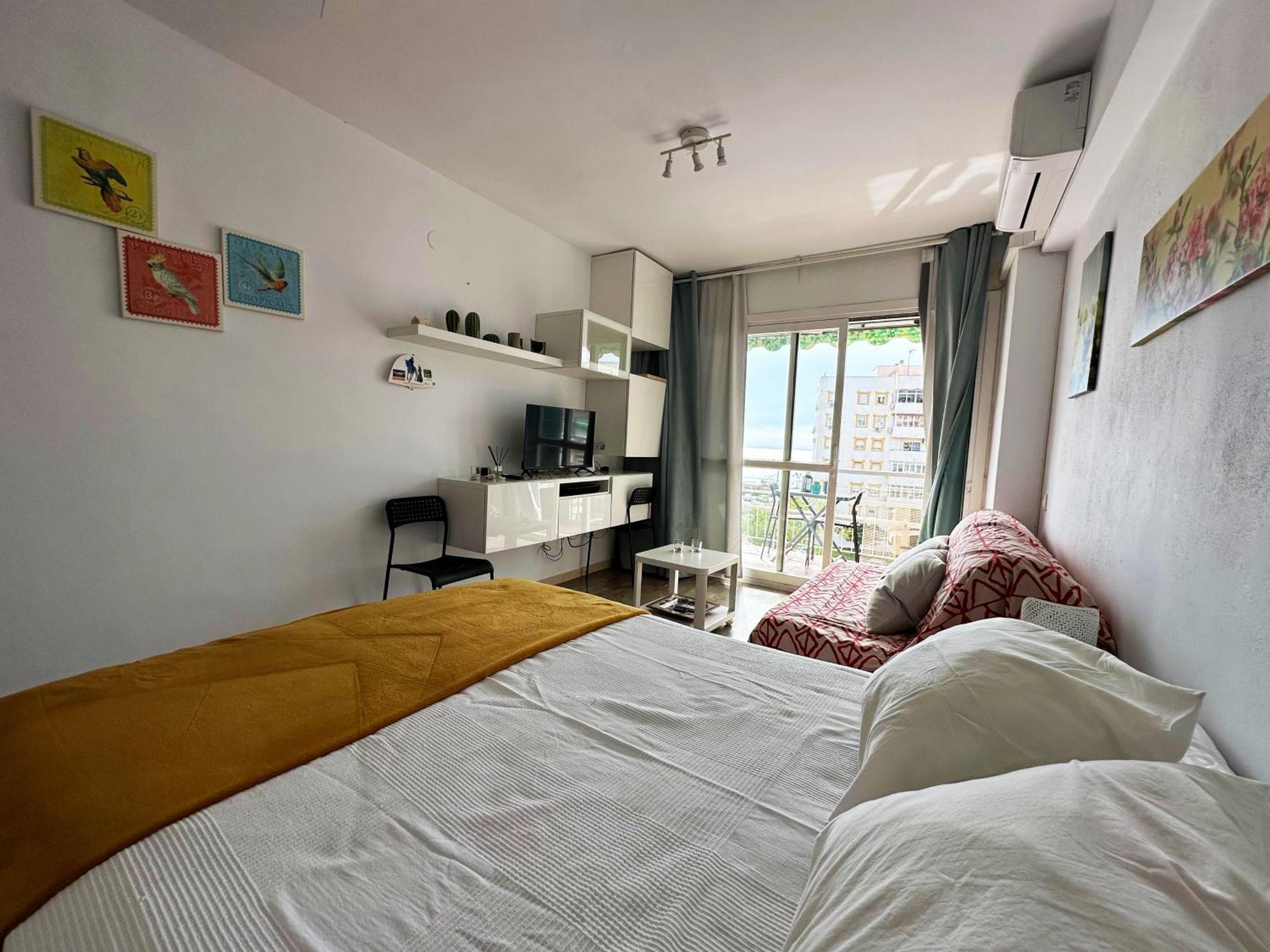 Apartment Hac - Terraza Con Vistas Al Mar, Wifi, Centro A 200 Metros, Playa A 600 Metros Torremolinos
